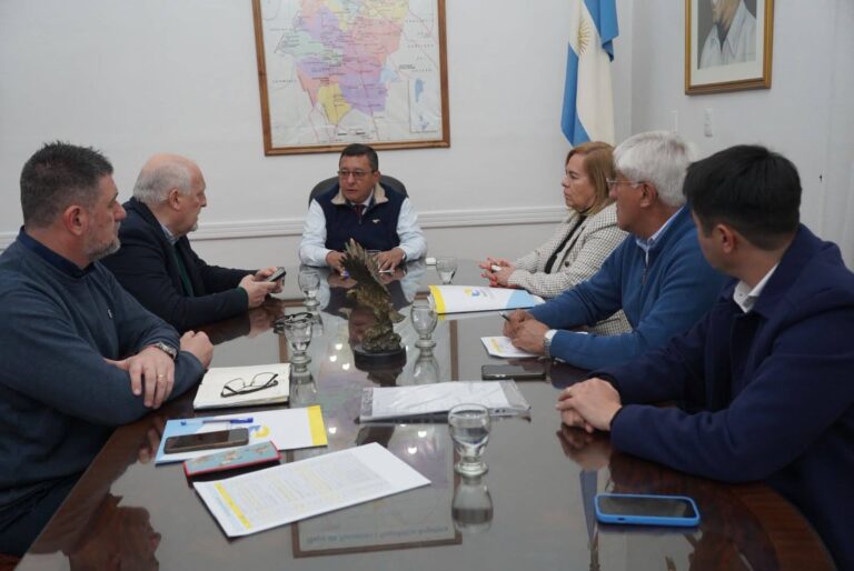 Eficiencia Energética: el Ministerio del Interior y el ERSEPT sellaron un acuerdo clave para las comunas.